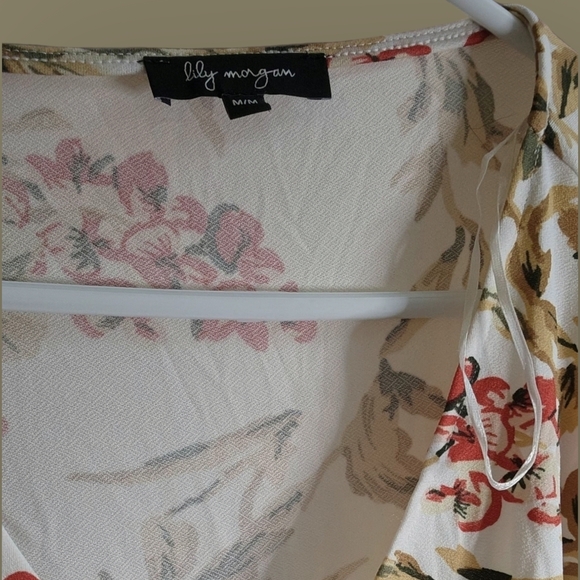 Lily Morgan Size Medium Floral Women's Top - Cream and Pink - Picture 6 of 6